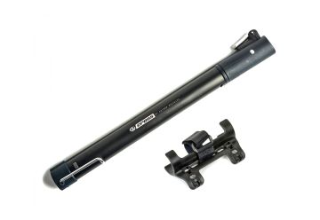 Hustilka Author AAP Cross 2 - 1