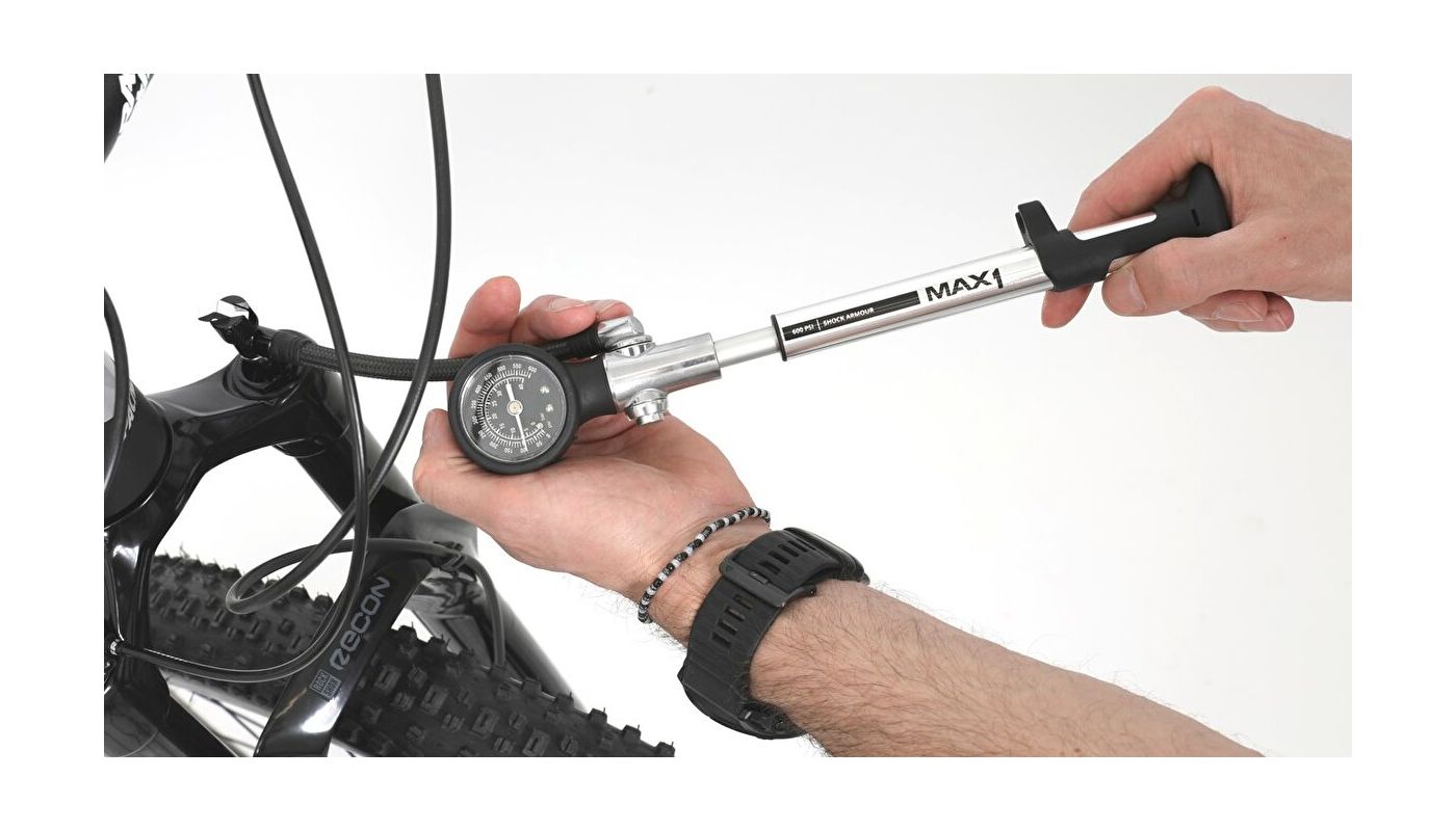 Hustilka MAX1 Shock Sport Armour 600 PSI s manometrem - 5