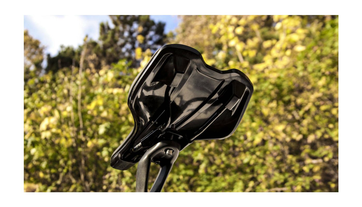 Sedlo BBB BSD-147 Phalanx 165mm - 8