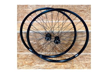 Zapletená kola Mach1/Novatec 29" Boost 15x110 / 12x148 HG pár - 1