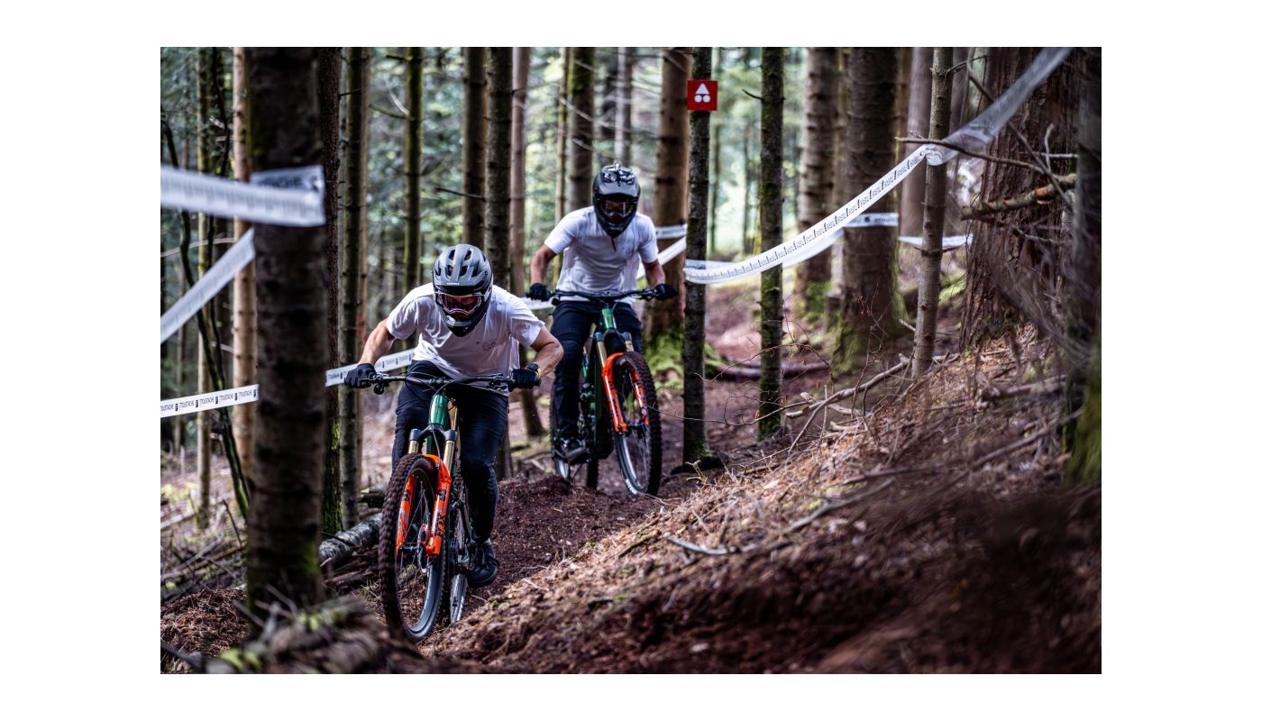 MOUSTACHE Samedi 29 Game 160.9 RACE LTD - M + Upgrade - 8