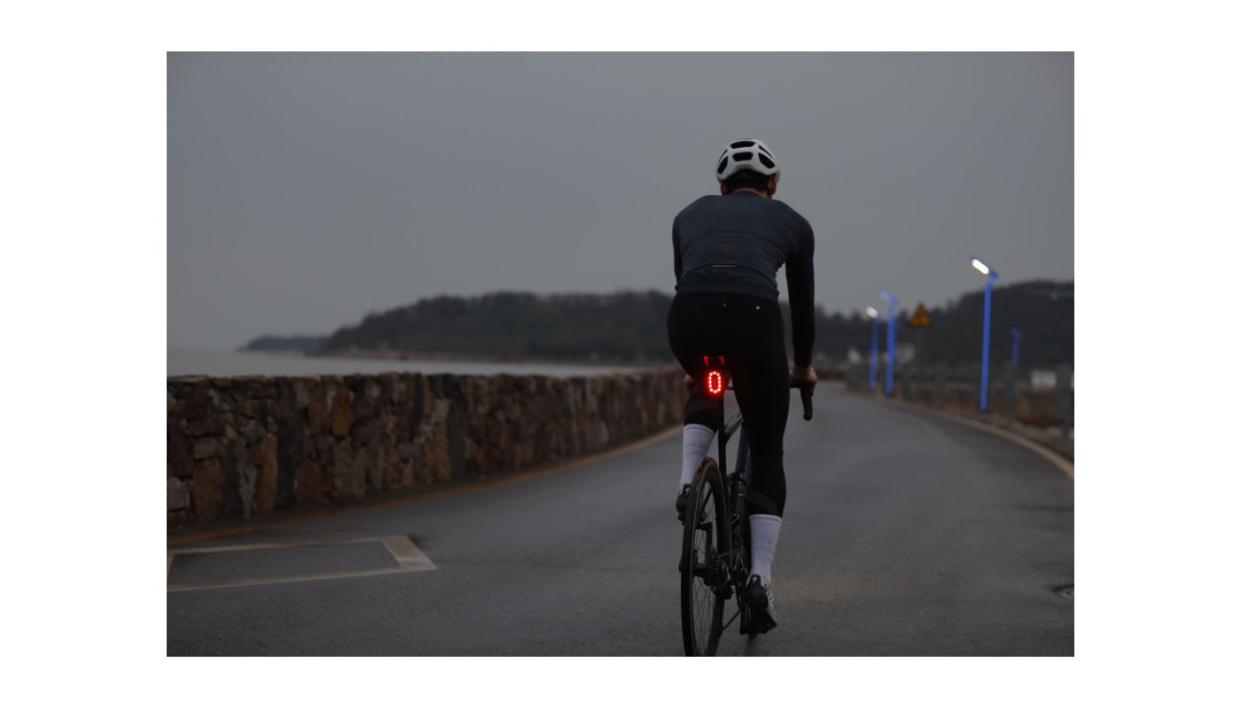 Zadní blikačka s radarem iGPSport SR Mini - 9