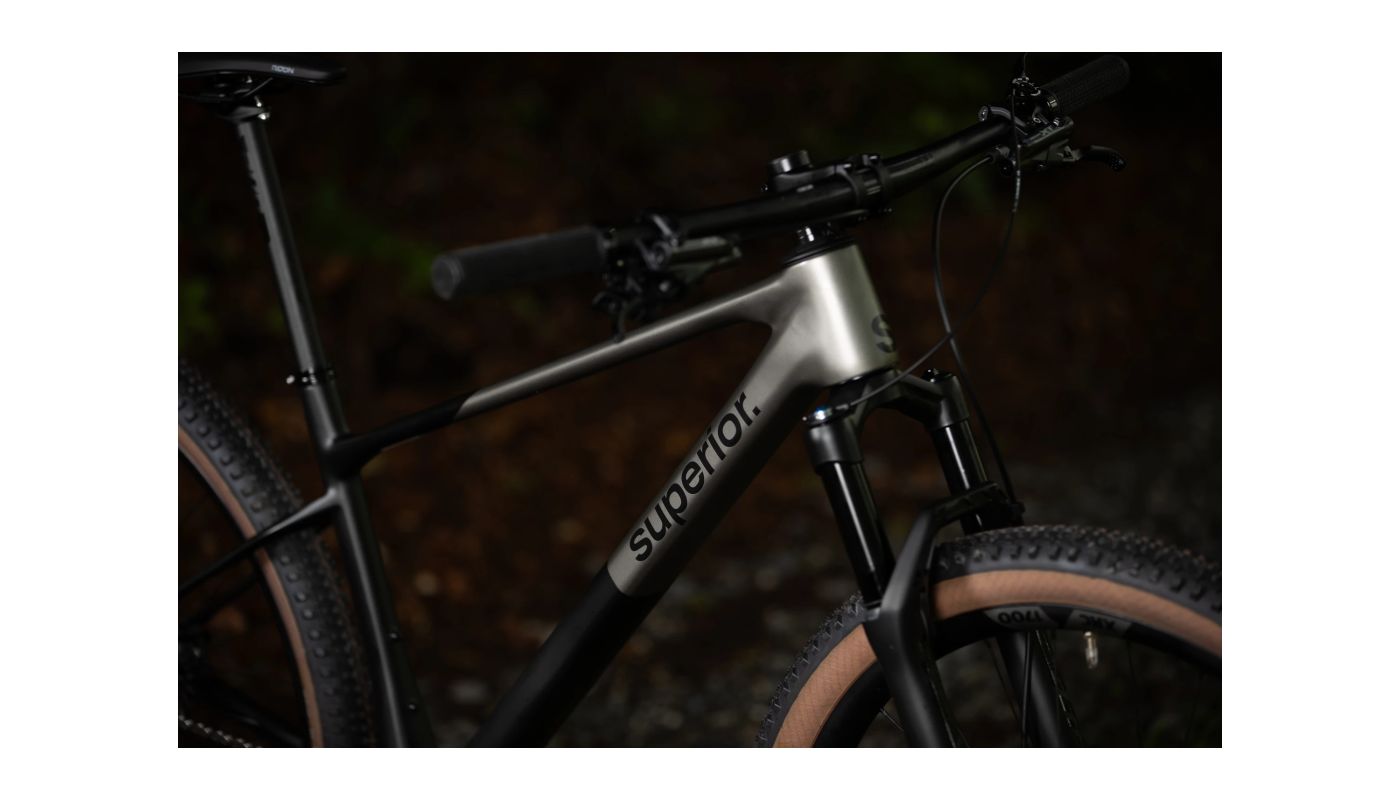 Superior XP 9.8 Matte Carbon / Dark Chrome 2026 - 9