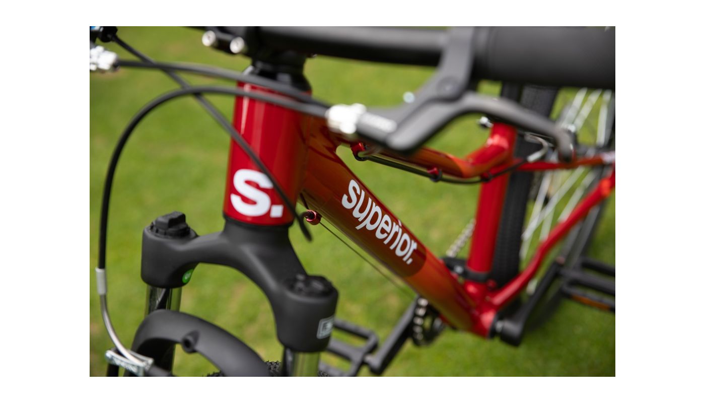 Superior RACER 24 Gloss Racing Red 2026 - 8