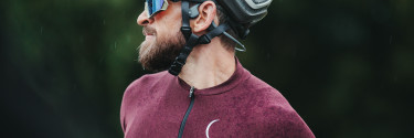 Bezpečnost především: Proč bychom neměli podceňovat helmy při jízdě na kole